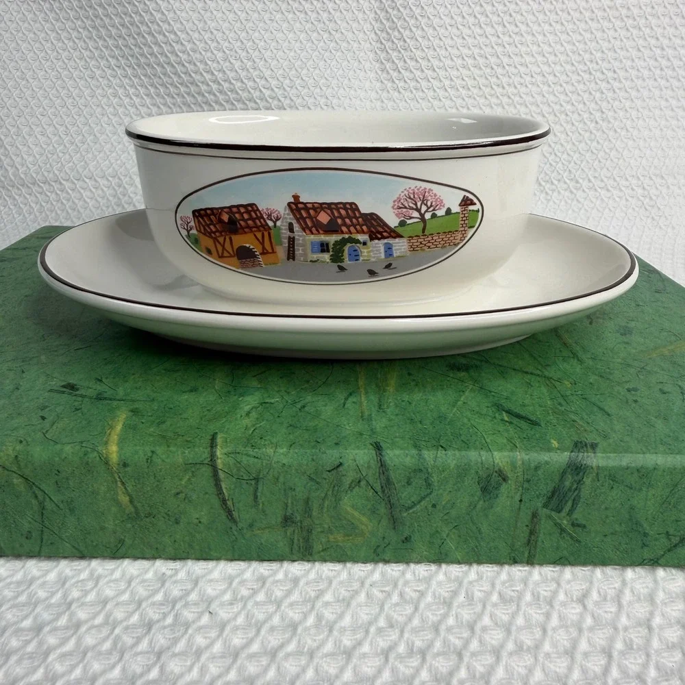 Villeroy & Boch Design Naif Gravy Boat Attached Underplate Folk Art Village